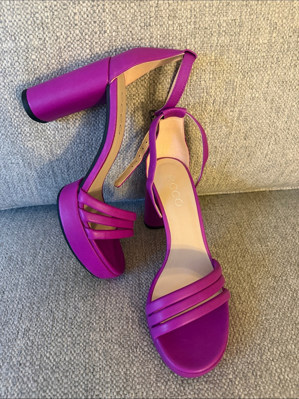 New Ecco Fuchsia Strappy Block Heel Sandals Size 36